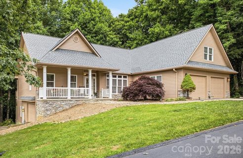 3121 Cove Loop Road active home in Cummings Cove, Hendersonville, NC