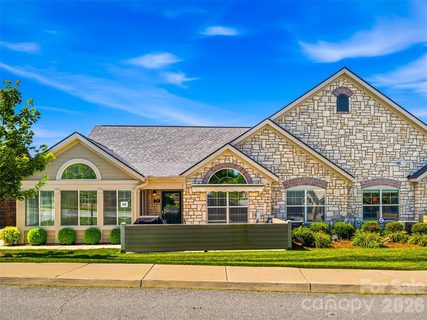 39 Braeburn Way pending home in Orchards Of Flat Rock, Flat Rock, NC