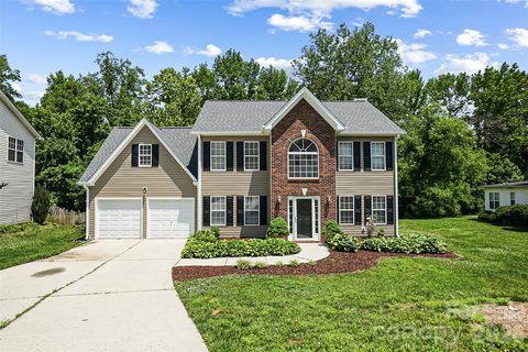 5012 Eagle Creek Drive pending home in Eagle Ridge, Charlotte, NC