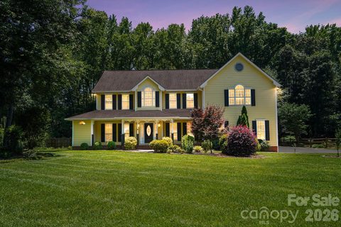 12816 Hidden Hills Lane sold home in Hidden Hills, Mint Hill, NC
