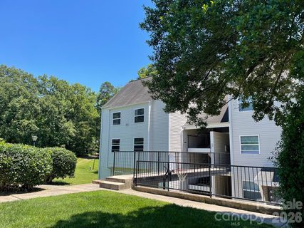 9119 Spyglass Place pending condo in Pawtuckett On The Green, Charlotte, NC