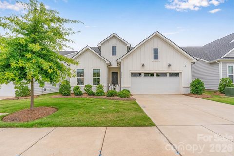 8025 Brookbank Drive active home in Griffith Lakes, Charlotte, NC