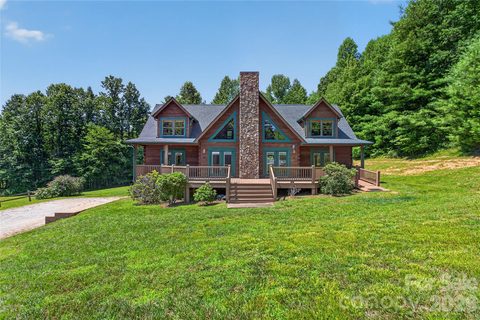 335 Whites Lake Boulevard active home in Whites Lake, Saluda, NC