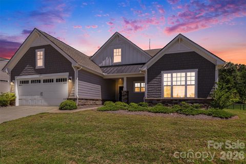 5019 Chegall Crossing Way active home in Imagery On Mtn Island, Mount Holly, NC