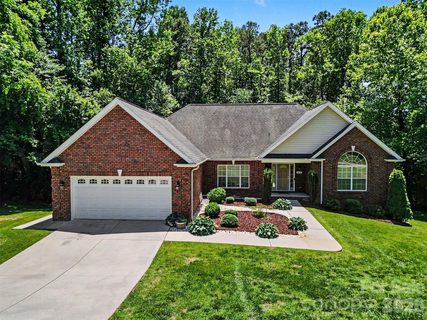 Homes in Hidden Oaks, Hickory