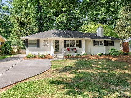 5634 Wedgewood Drive pending home in Madison Park, Charlotte, NC