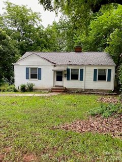 1909 Camp Greene Street pending home in Marsh Estates, Charlotte, NC