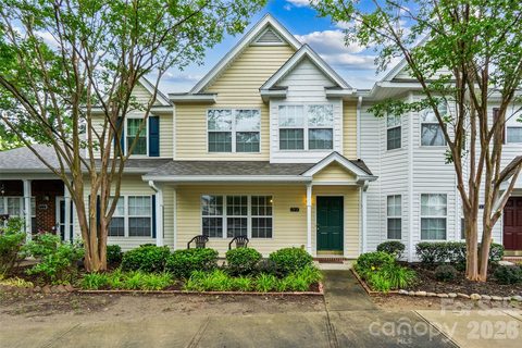 713 Rock Lake Glen active townhome in Cole Creek, Fort Mill, SC
