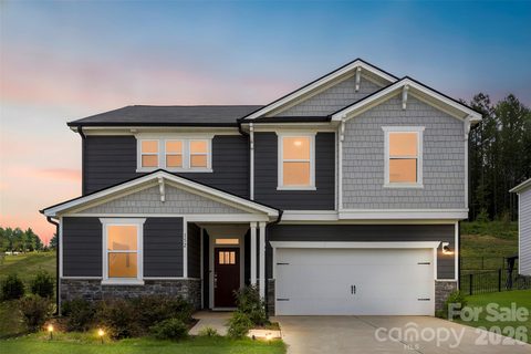 152 Lancashire Court pending home in Bella Vista, Denver, NC