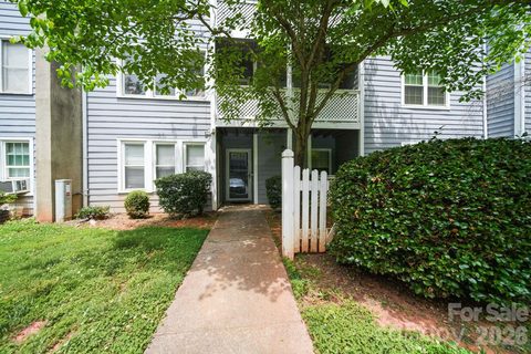 6049 Green Forest Drive pending condo in Forest Ridge, Charlotte, NC