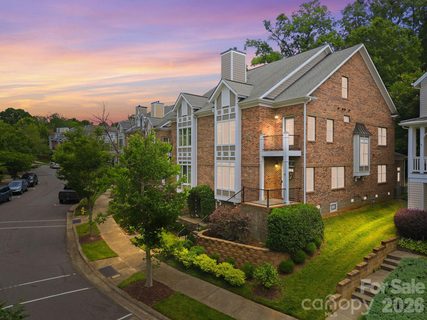 425 Spring Street active townhome in Walnut Grove, Davidson, NC