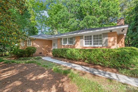 1612 Redcoat Drive sold home in Queens Grant, Charlotte, NC