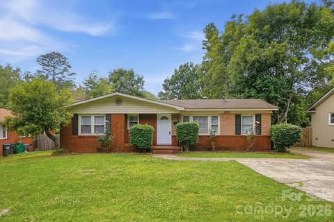 2032 Eastway Drive pending home in Markham Village, Charlotte, NC