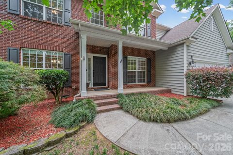 412 Amersham Lane pending home in Hunter Oaks, Waxhaw, NC
