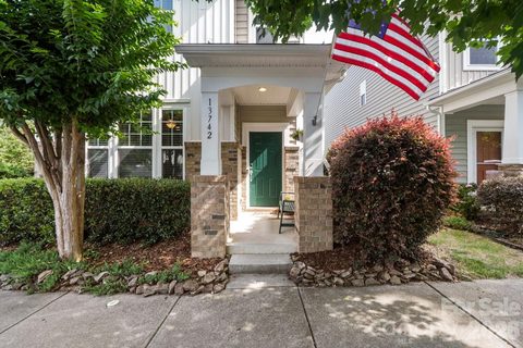 13742 Bonnerby Court pending home in Monteith Place, Huntersville, NC