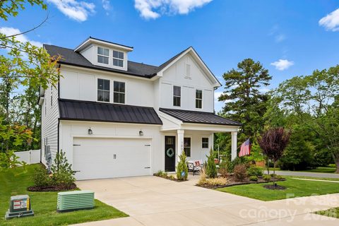 1002 Parkes Street pending home in Tennyson, Matthews, NC