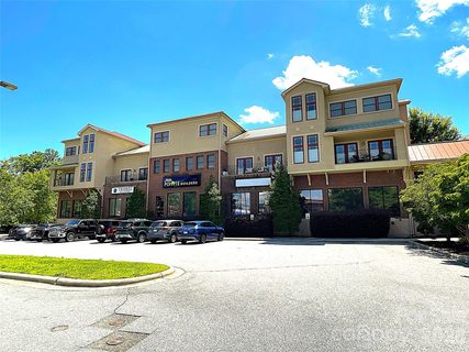 475 S Church Street pending condo in Beacon Commons, Hendersonville, NC