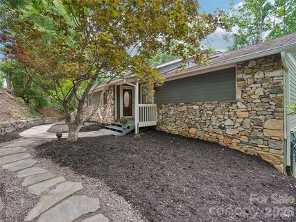 10 Chestnut Top Circle active home in High Vista, Mills River, NC