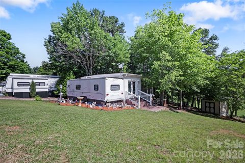 107 Dove Lane active home in Badin Shores Resort, New London, NC