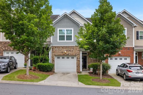 7044 Woodsbay Lane active townhome in The Woodlands, Rock Hill, SC