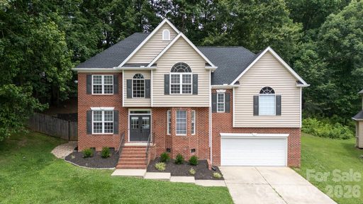 2544 Barrington Court active home in Royal Oaks, Rock Hill, SC