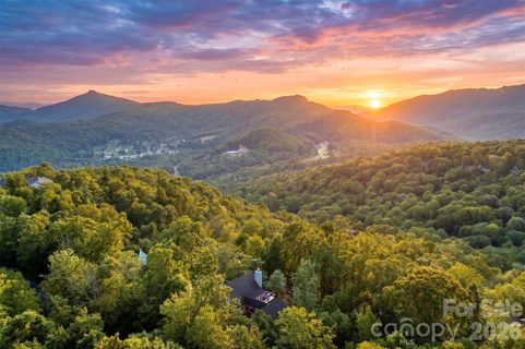 569 Shelter Rock Circle sold home in Grouse Forest, Sugar Mountain, NC