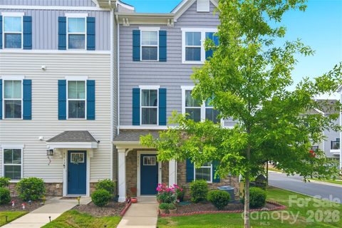 9116 Mallard Mills Drive pending home in The Towns At Mallard Mills, Charlotte, NC
