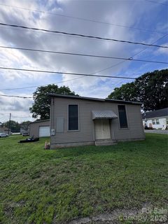 206 9th Street active home in Riverside Drive, Belmont, NC