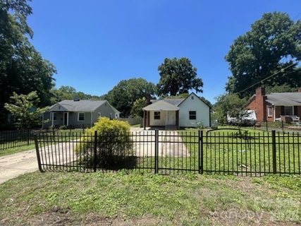 1212 Meadow Lane Lane pending home in Plaza Forest, Charlotte, NC