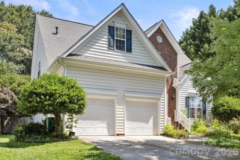 1116 Blueberry Lane pending home in Blueberry, Charlotte, NC