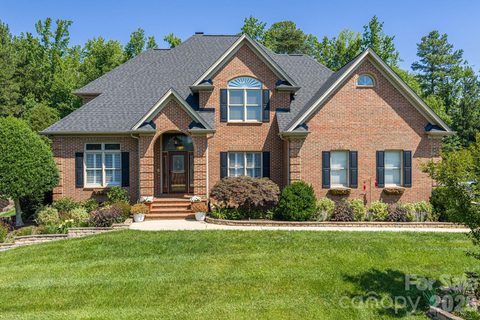 Homes in Fairfield At The Club, Gastonia