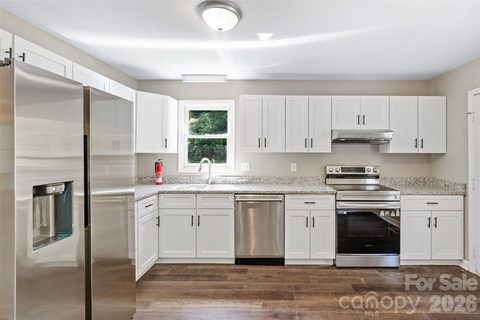 5516 Ilford Street active home in Briarbrook, Charlotte, NC
