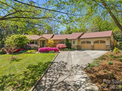 43 Martindale Road active home in Lakeview Park, Asheville, NC