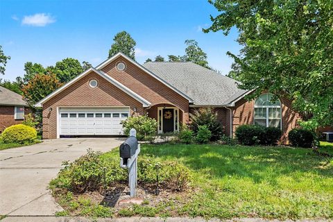 1318 Crown Ridge Drive pending home in Palmetto West, Fort Mill, SC