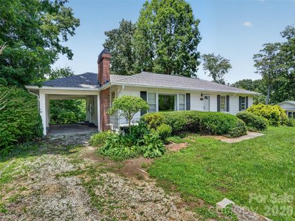 3112 Wesley Way pending home in Grimesdale, Hendersonville, NC