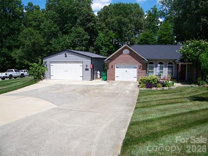 Homes in Redah Acres, Locust