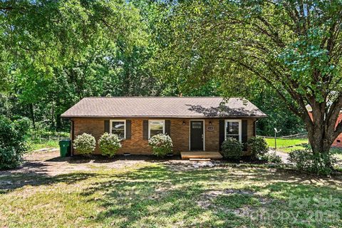 1126 Claremont Road active home in Westwood, Charlotte, NC
