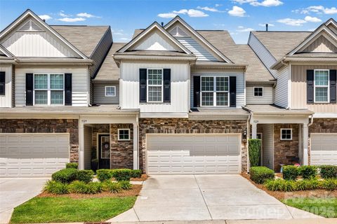 5125 Mount Clare Lane active home in Park South Station, Charlotte, NC