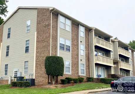 1604 Arlyn Circle active condo in Colville II, Charlotte, NC