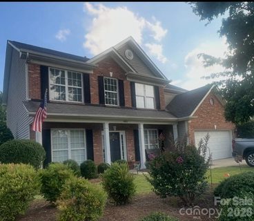 403 Lafinca Court active home in Laurel Meadow, Fort Mill, SC
