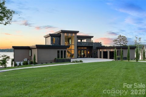 Homes in Edgewater, Norwood