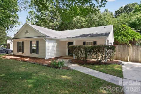 7812 Surreywood Place active home in Sardis Crossing, Charlotte, NC