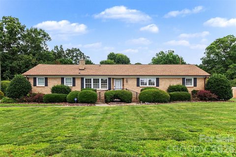 114 Carderock Court sold home in Coulwood Hills, Charlotte, NC