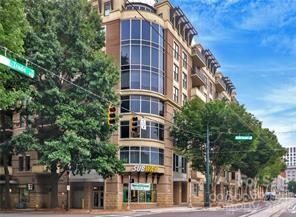 718 W Trade Street active home in Gateway Plaza, Charlotte, NC