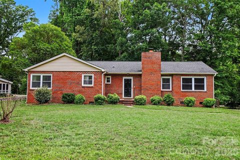 217 Oakwood Avenue pending home in School Heights, York, SC