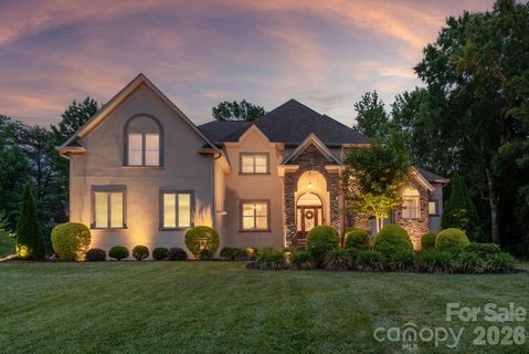 102 Finch Loop