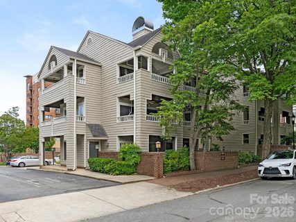 212 W 10th Street pending home in Fourth Ward, Charlotte, NC