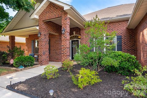 12411 Pine Terrace Court active home in Pine Knoll, Charlotte, NC