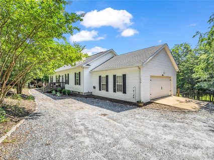 138 Elliott Lane active home in Green River Highlands, Rutherfordton, NC