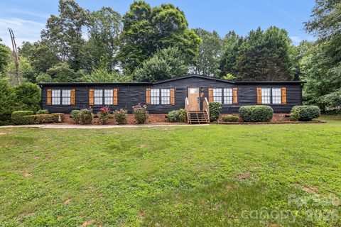 824 Joseph Antoon Circle active home in Summerrow Estates, Stanley, NC